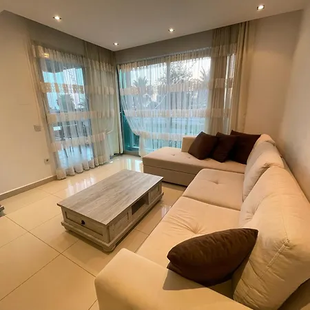 Sa Apartments! 300m To The Apartment